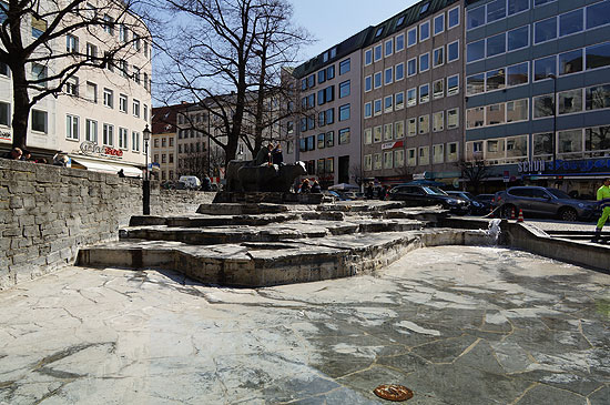 Brunnen am Rindermarkt: am 09.04.2015 beginnt hier die Brunnensaison in München (©Foto: Martin Schmitz)